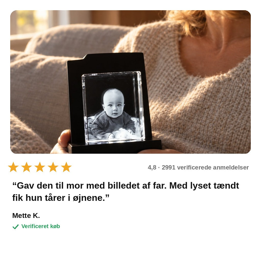 avis — LumiKrystal™ – 3D-glasblok med dit eget foto + LED-lysbase