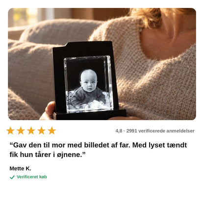 avis — LumiKrystal™ – 3D-glasblok med dit eget foto + LED-lysbase