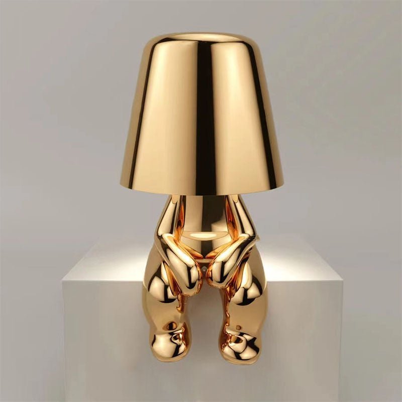situation — Guldfigur Bordlampe – Trådløs LED-skulptur med touch-betjening