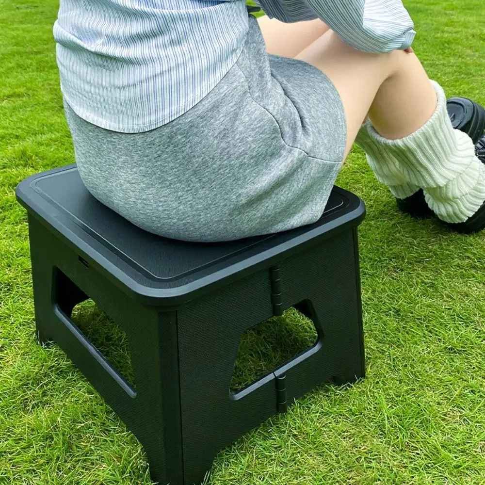situation — Bærbart Sammenklappeligt Rejsetoilet – Kraftigt PP-stel med låg, kun 6,3 cm sammenfoldet