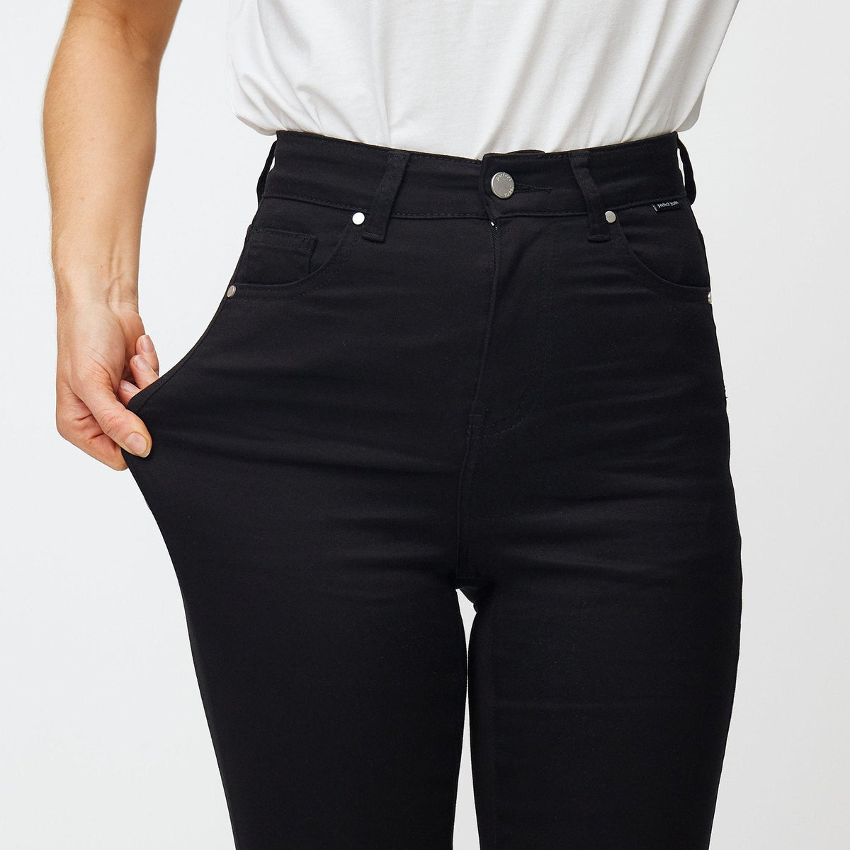 situation — Højtaljede sorte jeans – smal pasform med stretch