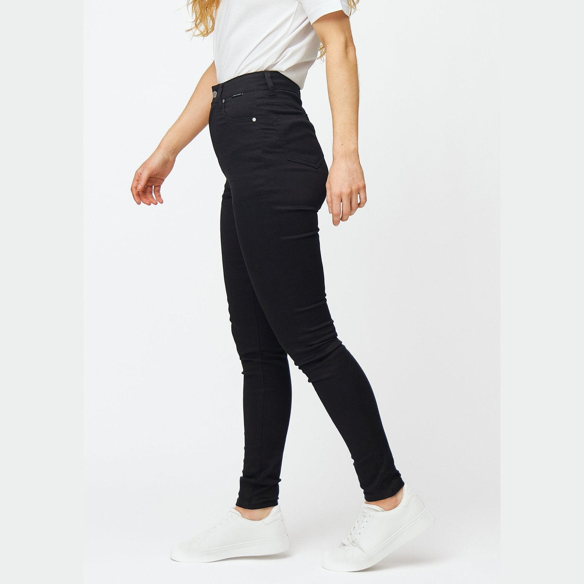 situation — Højtaljede sorte jeans – smal pasform med stretch