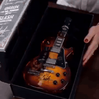 guitar-whisky-karaffel-samlerkaraffel-i-guitarform-3364-gifsec