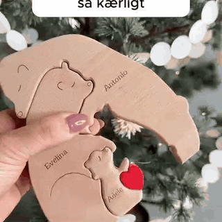 bj-rnefamilie-i-massivt-tr-graveret-med-jeres-egne-2858-gifsec