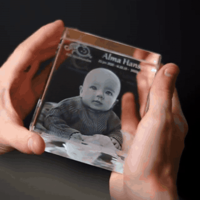 gif — LumiKrystal™ – 3D-glasblok med dit eget foto + LED-lysbase