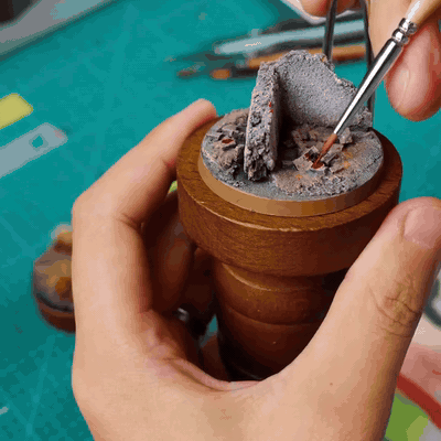 gif — MiniGreb™ – Ergonomisk malehåndtag til miniaturefigurer med magnetisk greb