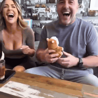 gif — Talende hamster-plysdyr – gentager alt, du siger, og nikker med hovedet