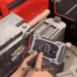 gif — Intelligent 12V bilbatterioplader med pulsreparation og digitalt display (6–100 Ah)