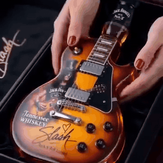 gif — Guitar Whisky Karaffel – samlerkaraffel i guitarform med gratis påfyldningstragt