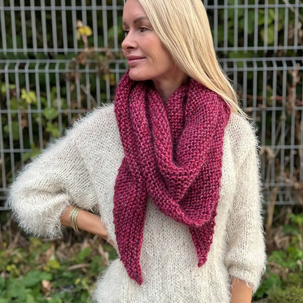 couleur Hindbær — SilkeSky™ Strikkekit – blødt mohair-sjal til begyndere, inkl. opskrift og 8 nøgler