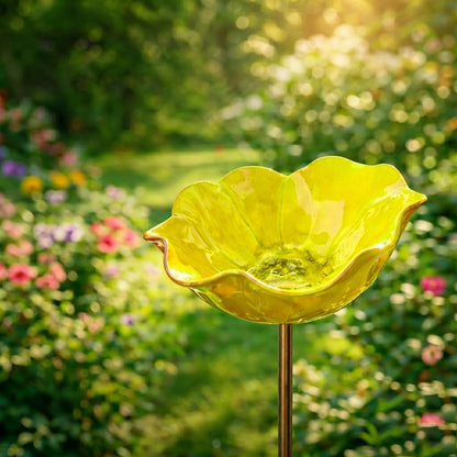 couleur Gul — Blomsterfuglebad på spyd – håndformet glaseret blomst til haven