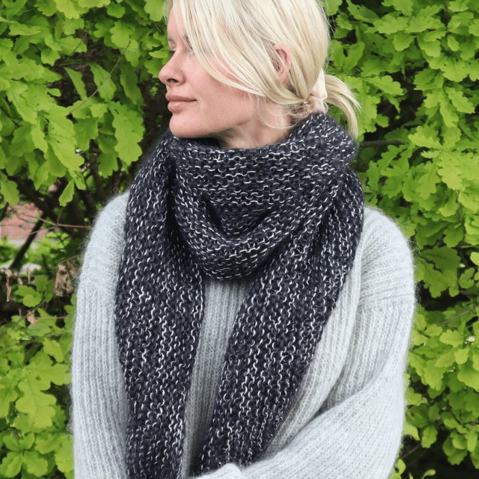 couleur Koksgrå — SilkeSky™ Strikkekit – blødt mohair-sjal til begyndere, inkl. opskrift og 8 nøgler