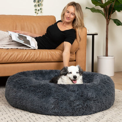 couleur Mørkegrå — HyggeRede™ – Blød donut-hundeseng med høj kant og lang, luftig pels