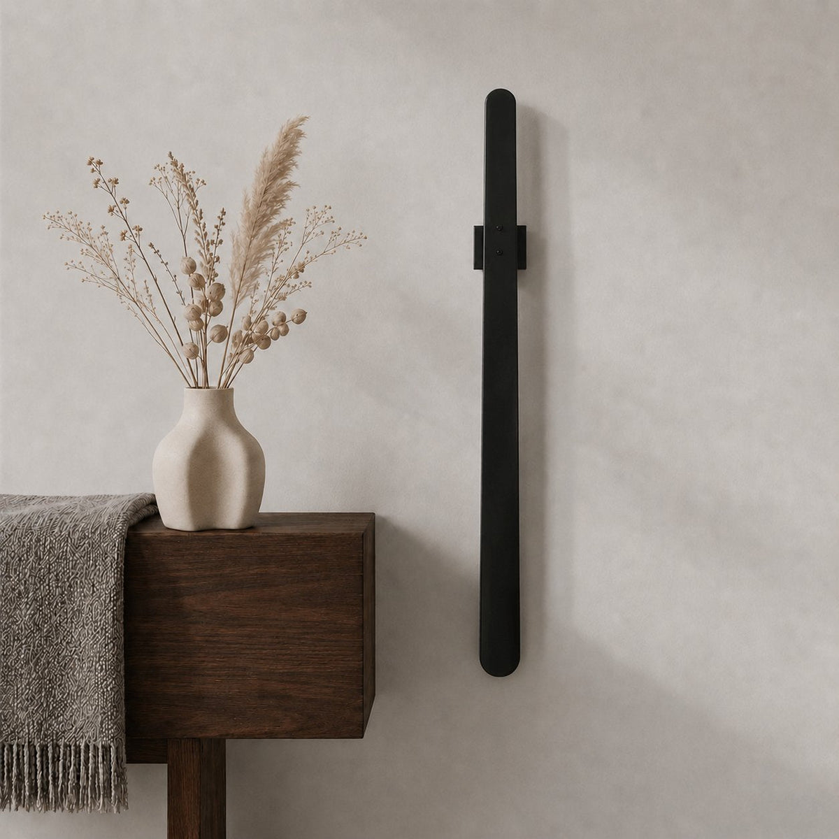 couleur Sort — Magnetisk Skohorn i Massivt Træ 55 cm – Vægbeslag uden Boring