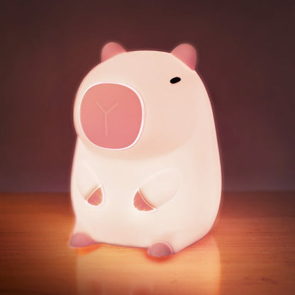 couleur Lyserød — CapyGlow™ – Blød Capybara Natlampe med Klem-dæmpning