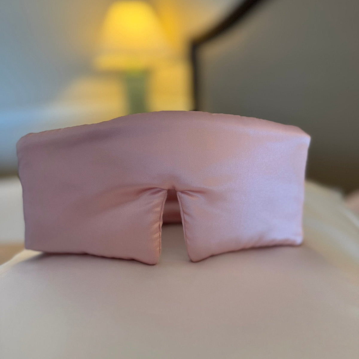 couleur Lyserød — Bred Polstret Silke Sovemaske – Justerbar