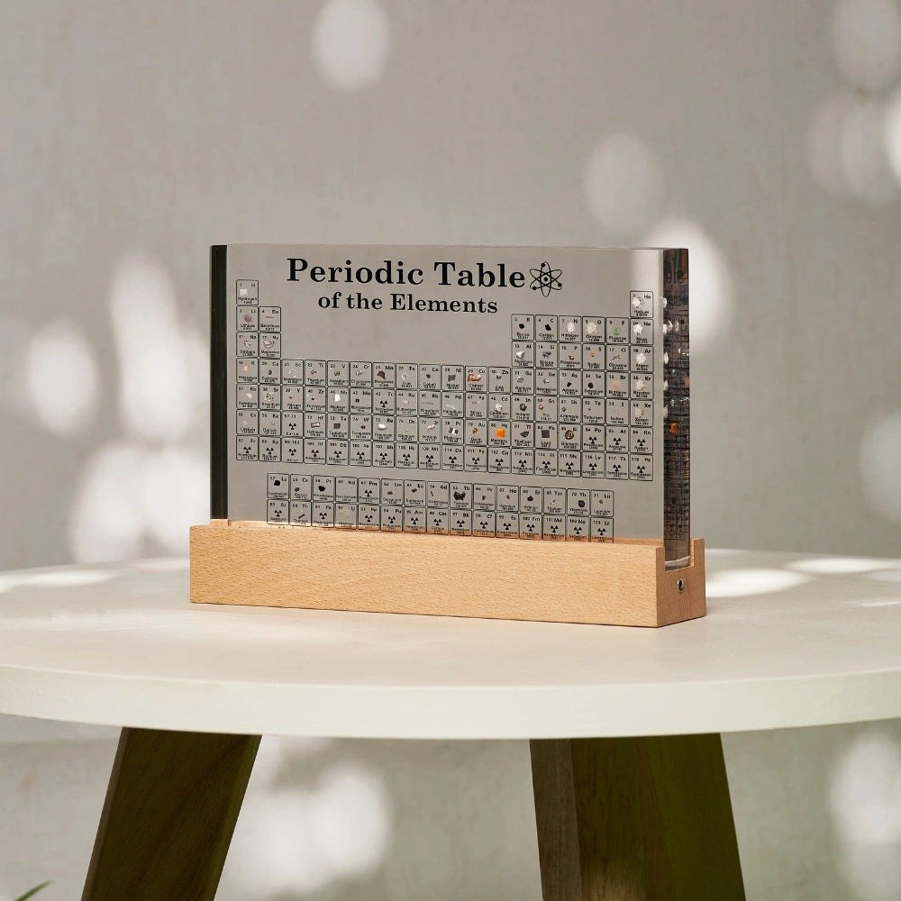 packshot — Periodisk system i krystalklar akryl – 83 ægte grundstoffer støbt ind