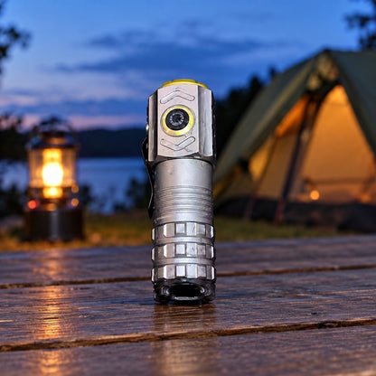 situation — Tre-øjet mini-lommelygte – 3 kraftige LED'er, 5 lystilstande, genopladelig med USB-C