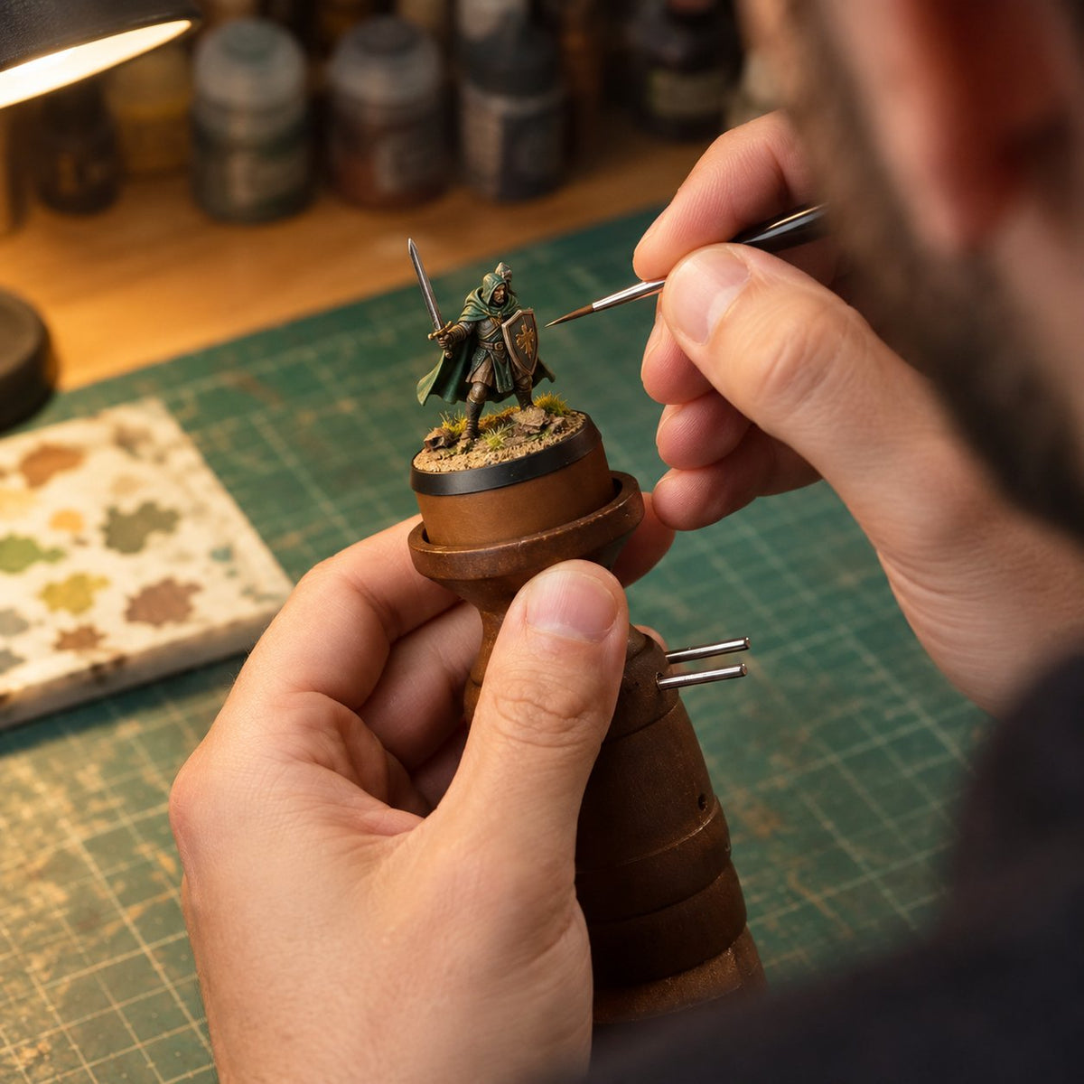 situation — MiniGreb™ – Ergonomisk malehåndtag til miniaturefigurer med magnetisk greb