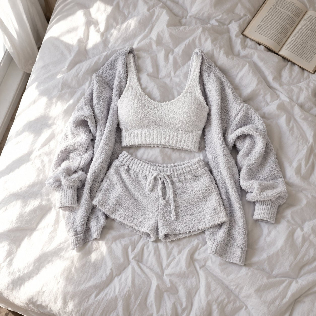 situation — HyggeSæt™ – Blødt bouclé-loungesæt i 3 dele: cardigan, top og shorts