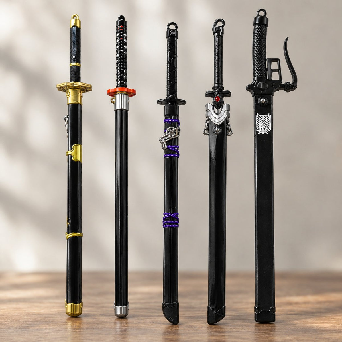 situation — Mini-katana sæt – 5 sværd i støbt metal med skede og nøglering