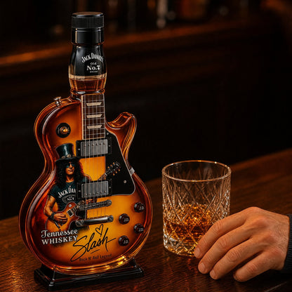 situation — Guitar Whisky Karaffel – samlerkaraffel i guitarform med gratis påfyldningstragt