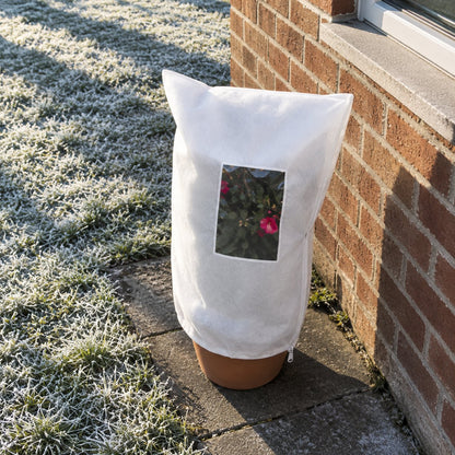 situation — Frostbeskyttelse til planter – plantehætte i 80 g fiberdug med lynlås og snøre