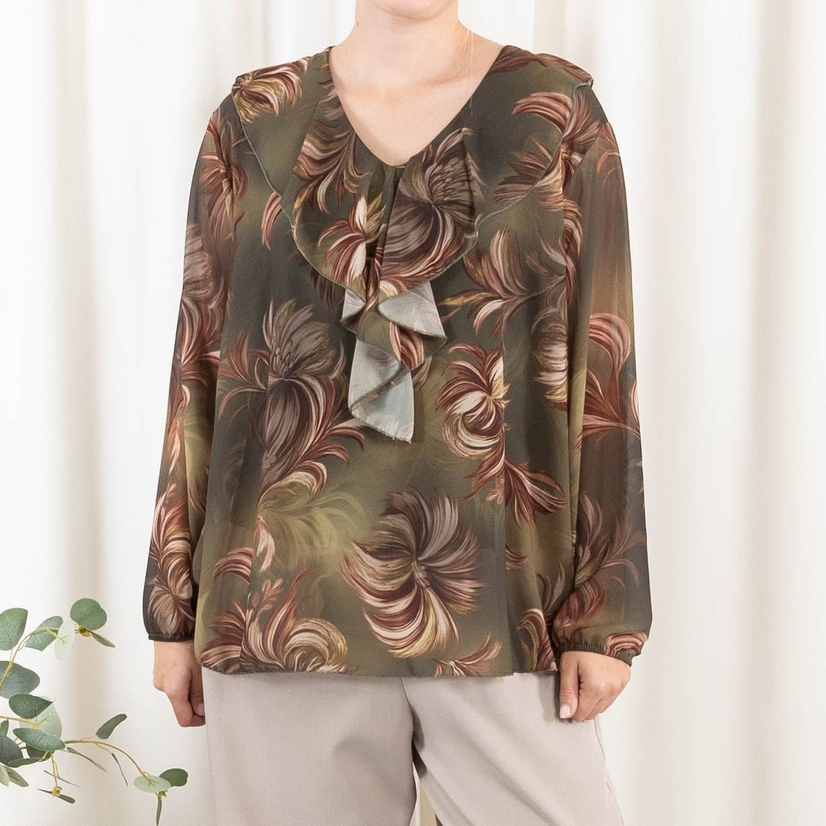 variante Khaki — Chiffonbluse med flæsekrave – Onesize S-2XL